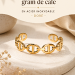 Bracelet manchette en acier inoxydable doré avec un design grain de café.