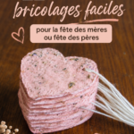 Bricolages faits maison pour la fête des mères, présentés sur une table.