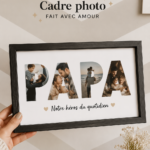 Un beau cadre photo décoré avec des fleurs et des souvenirs familiaux
