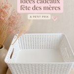 Idées de cadeaux pour la fête des mères sur une table en bois