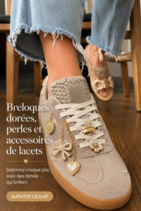 Accessoires dorés sur une paire de chaussures stylées