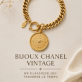Collection de bijoux Chanel vintage, incluant colliers et boucles d'oreilles élégants sur un fond chic.