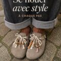 Jeune femme portant des sandales Birkenstock dans un cadre estival confortable.