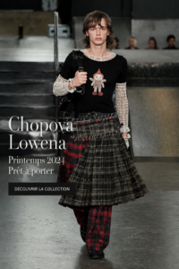 Modèle portant une tenue chic de la collection Printemps 2024 de Chopova Lowena, illustrant les nouvelles tendances.