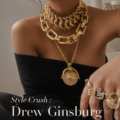Un intérieur inspiré du style unique de Drew Ginsburg, où chaleur et élégance se rencontrent.