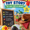 Une table d'anniversaire décorée sur le thème de Toy Story avec des jeux imprimés.