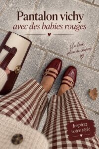 Femme portant un pantalon vichy avec des chaussures Mary Jane rouges, style élégant et tendance.
