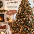 Sapin de Noël décoré avec des ornements terreux et naturels dans un salon chaleureux.