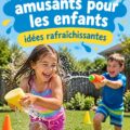 Enfants jouant avec des jeux d'eau dans le jardin